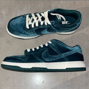 Women’s Nike Dunk Low SV Size 9